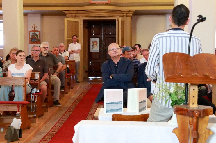 gosti na predstavljanju knjige u crkvi sv. Ivana Krstitelja u Dajli