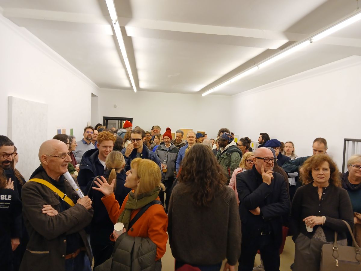 2 publika na otvorenju izloºbe